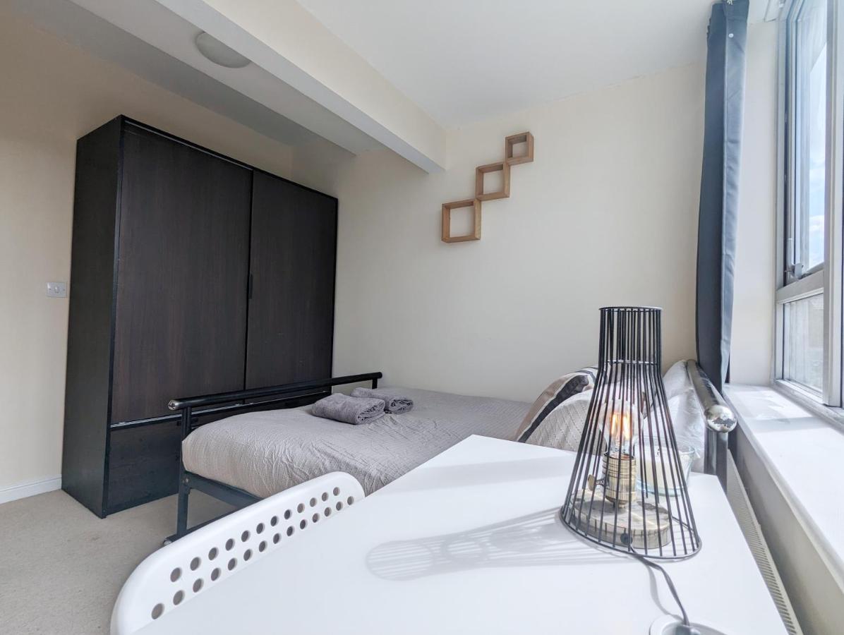 Guest Rooms Near City Centre & Dock Free Parking Λίβερπουλ Εξωτερικό φωτογραφία